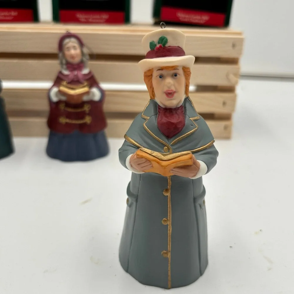 Hallmark Dickens Caroler Bell Set Mr Ashbourne Mrs Beaumont Lord‎ Chadwick 1990s